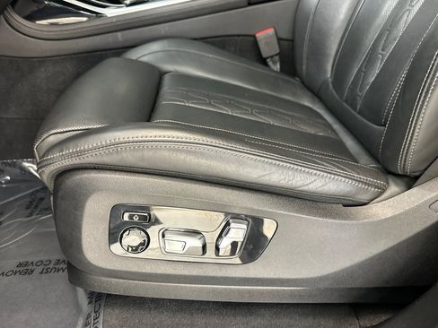 Certified 2025 BMW X7 M60i AWD/4WD image 14