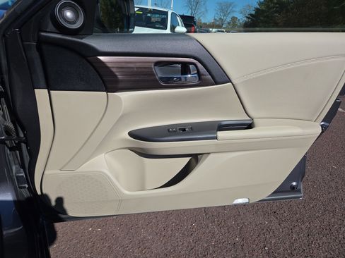 Used 2017 Honda Accord Touring image 17