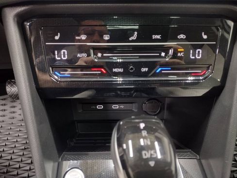 New 2025 Volkswagen Taos SE image 29