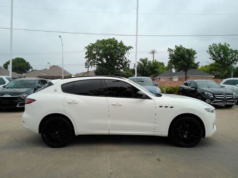 Used 2019 Maserati Levante AWD/4WD image 5
