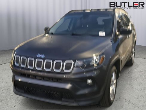 Used 2022 Jeep Compass Latitude FWD image 3