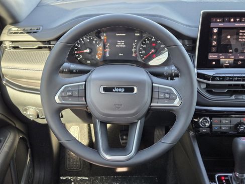 New 2026 Jeep Compass Latitude image 20