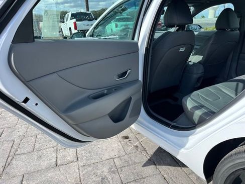 New 2026 Hyundai Elantra SEL Sport Premium FWD image 17