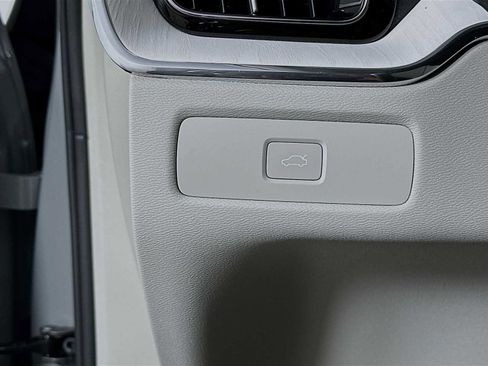 New 2026 Volvo XC60 B5 Ultra w/ Climate Package image 10