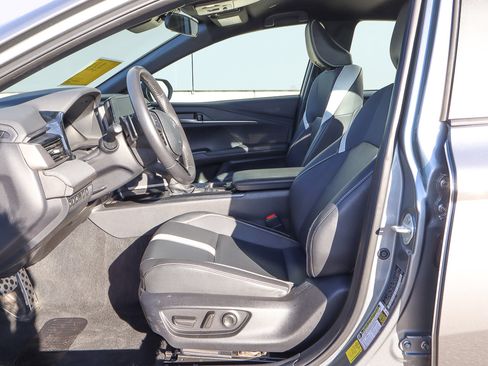 Used 2025 Toyota Camry SE image 7