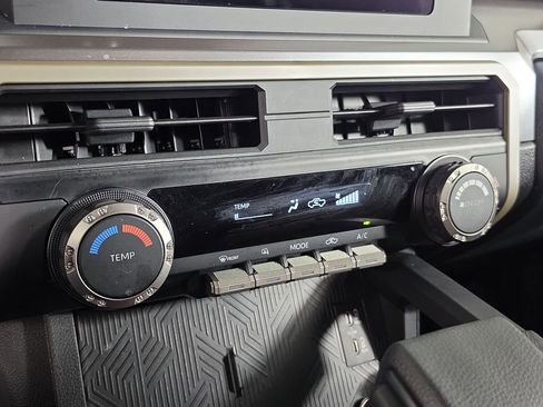 Certified 2025 Toyota Tacoma SR5 AWD/4WD image 22