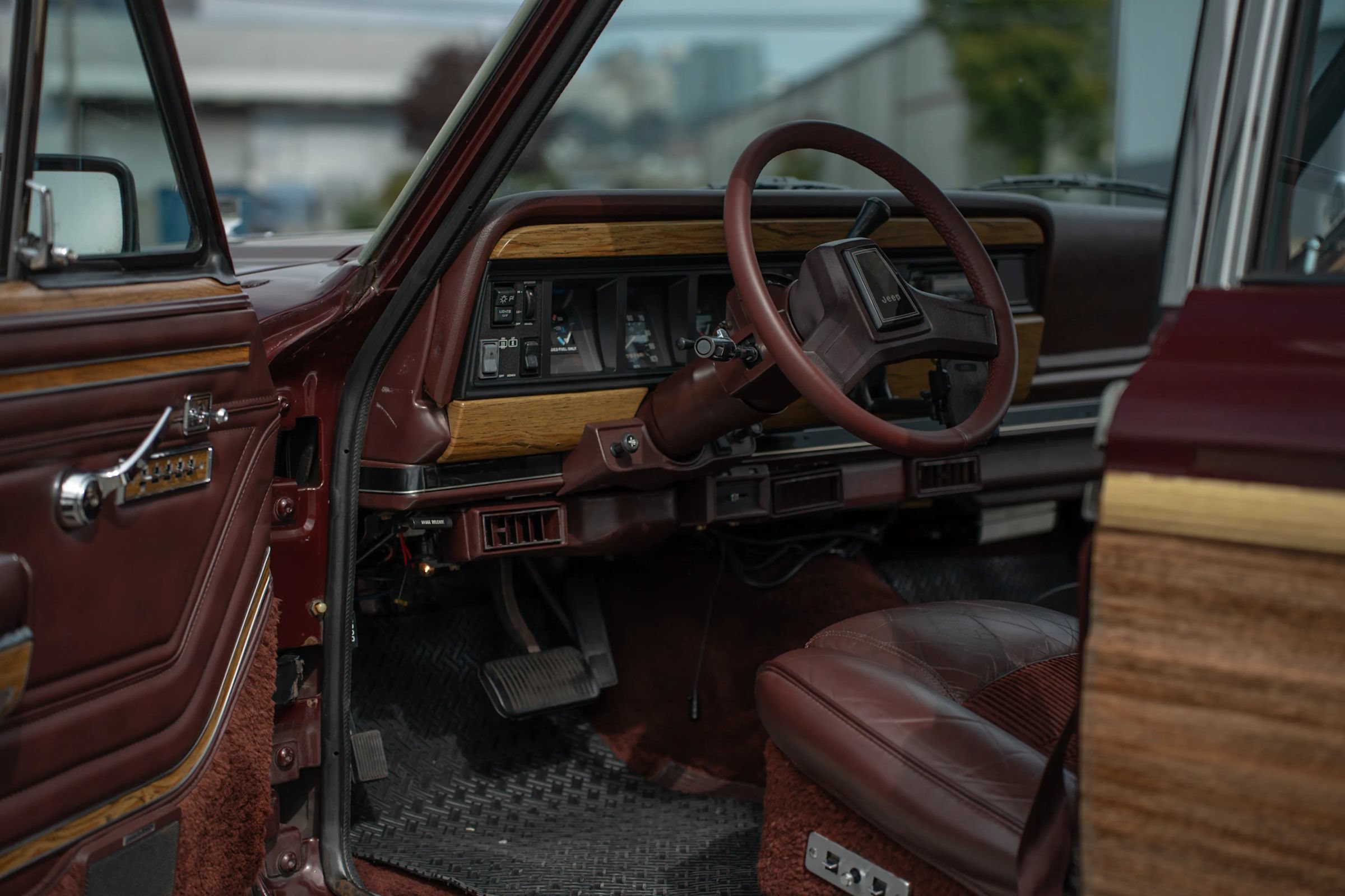 Used 1987 Jeep Grand Wagoneer AWD/4WD image 95