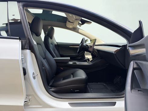 Used 2023 Tesla Model 3 Standard Range RWD image 32