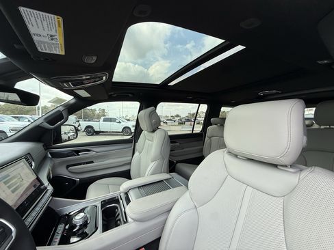 New 2026 Jeep Grand Wagoneer L 2WD w/ Premium Group I image 19