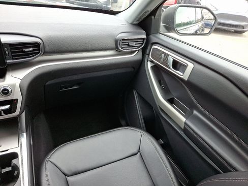 Certified 2022 Ford Explorer XLT w/ Equipment Group 202A image 16