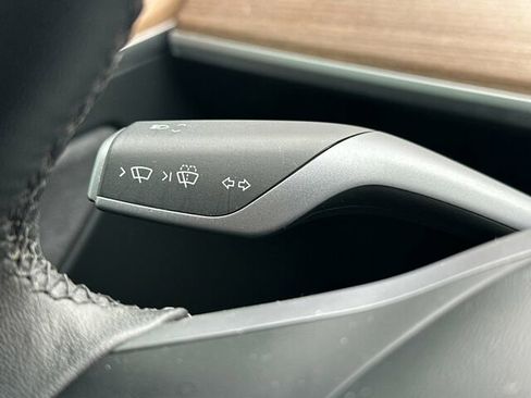 Used 2025 Tesla Model Y Long Range RWD image 31