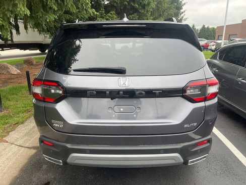 Used 2024 Honda Pilot Elite image 3