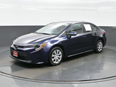 Used 2024 Toyota Corolla LE FWD image 2