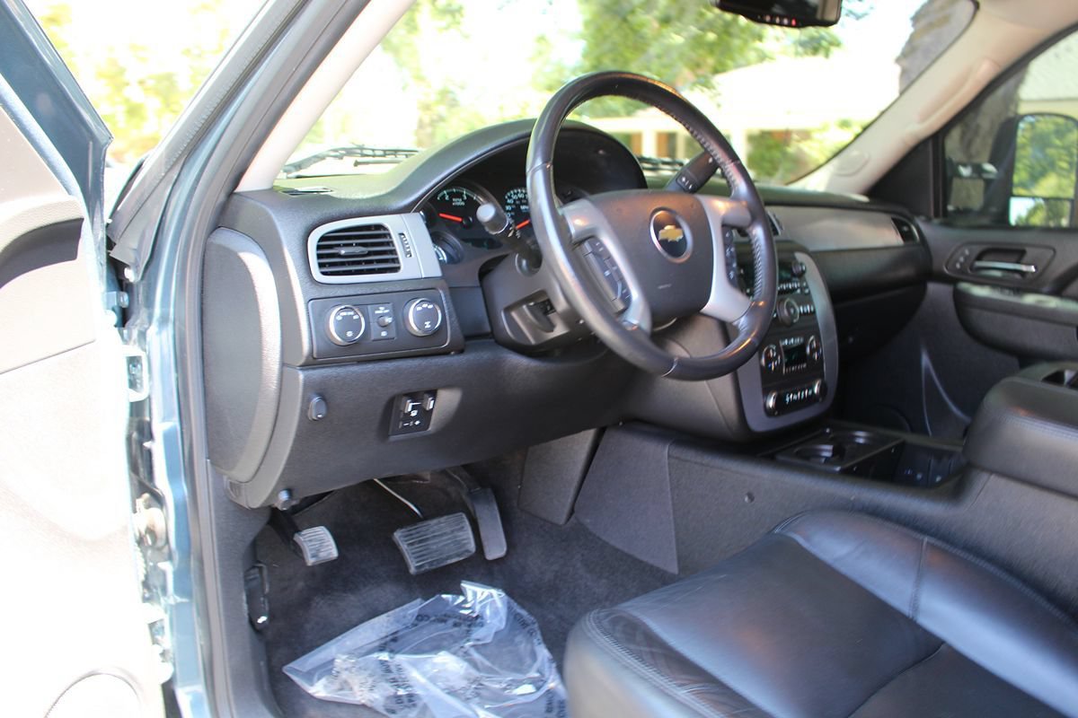 Used 2013 Chevrolet Silverado 2500 LTZ w/ LTZ Plus Package AWD/4WD image 7