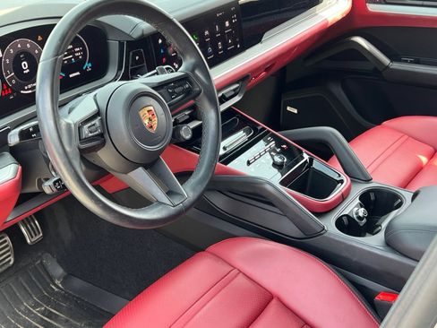 Certified 2024 Porsche Cayenne S AWD/4WD image 4
