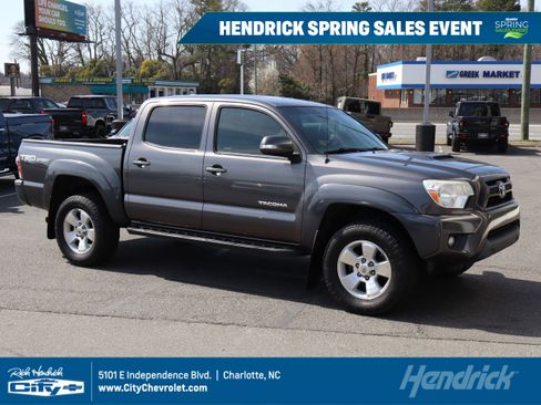 Used 2015 Toyota Tacoma PreRunner w/ TRD Sport Package image 1