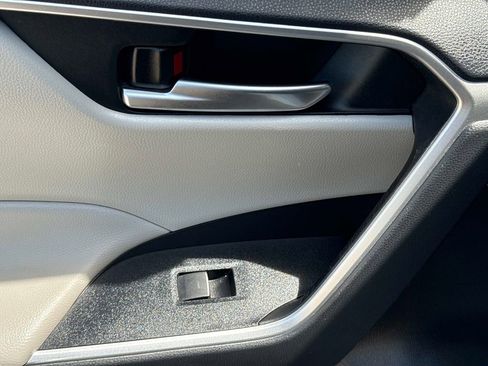 Used 2023 Toyota RAV4 XLE Premium image 12