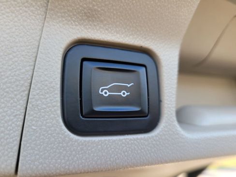 Used 2018 GMC Acadia Denali w/ Technology Package image 8