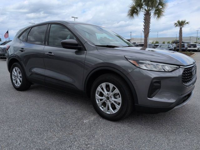 Used 2025 Ford Escape Active w/ Tech Pack #1 FWD image 2