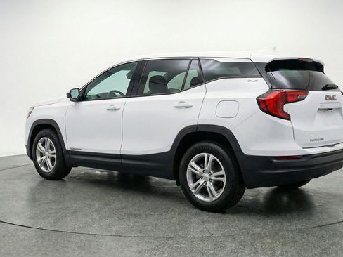 Used 2024 GMC Terrain SLT image 6