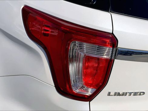 Used 2016 Ford Explorer Limited image 29