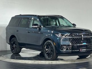 New 2026 Lincoln Navigator Reserve w/ Jet Appearance Package AWD/4WD video 2