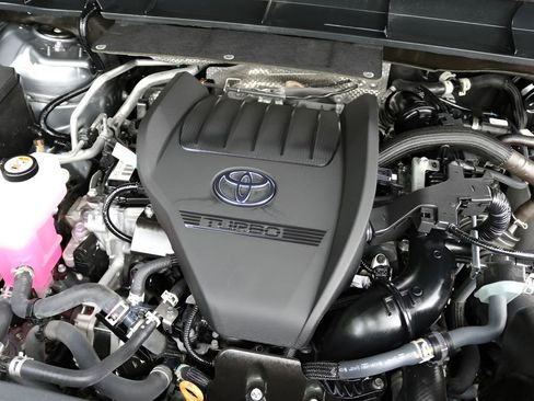 Used 2026 Toyota Highlander Platinum AWD/4WD image 10