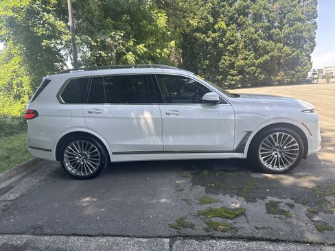Used 2023 BMW X7 xDrive40i w/ Premium Package AWD/4WD image 4