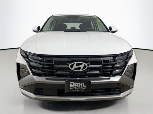Used 2025 Hyundai Tucson SE image 3