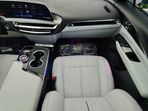 Used 2025 Cadillac Lyriq Luxury w/ LPO, Floor Liner Package RWD image 39