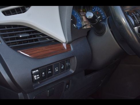 Used 2018 Toyota Sienna Limited Premium w/ Preferred Accessory Package FWD image 15