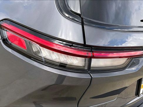 Used 2023 Jeep Grand Cherokee L Laredo image 28