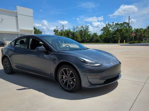 Used 2022 Tesla Model 3 Standard Range RWD image 3
