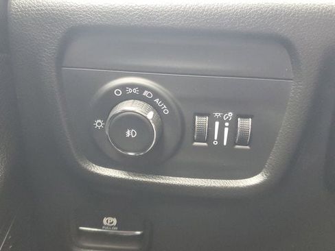 Certified 2025 Jeep Grand Cherokee L Limited w/ Luxury Tech Group II image 32