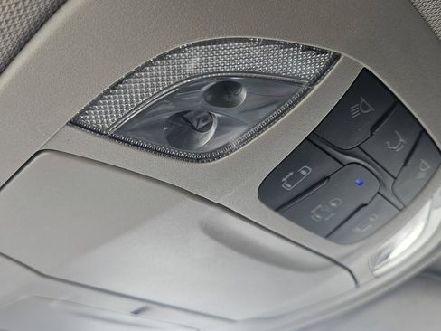 Used 2024 Chrysler Pacifica Touring-L FWD image 15