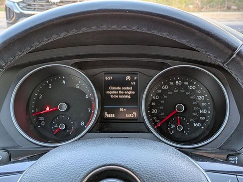 Used 2019 Volkswagen Tiguan SE image 11