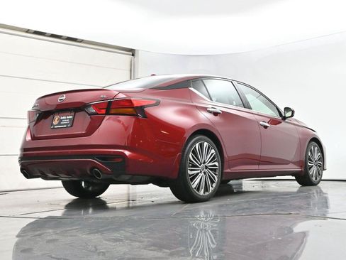 Used 2024 Nissan Altima 2.5 SL FWD image 31