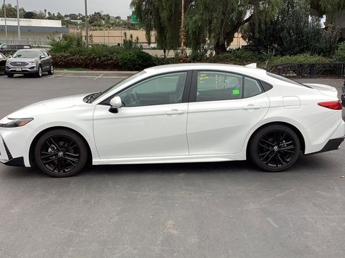 Used 2025 Toyota Camry SE image 6