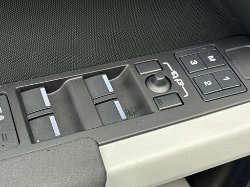 Used 2023 Land Rover Defender 110 S image 11