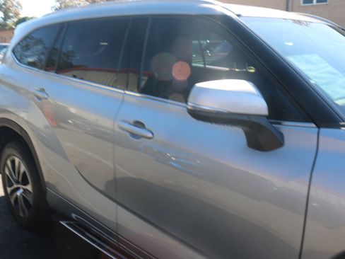 Used 2022 Toyota Highlander XLE image 10