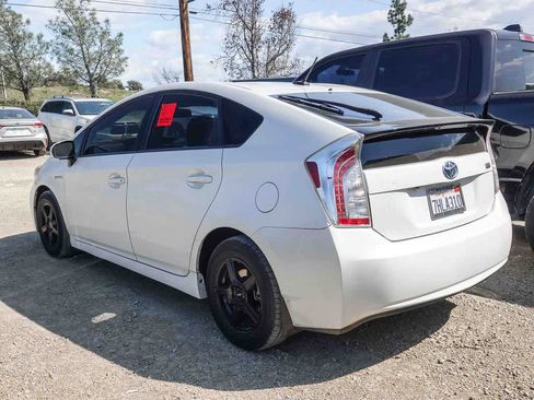 Used 2014 Toyota Prius Four image 18