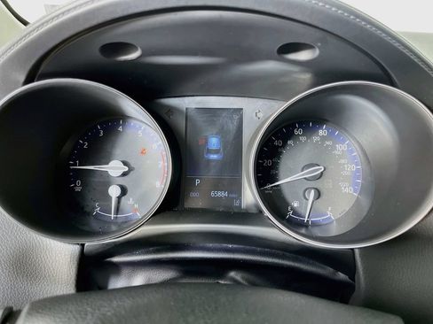 Used 2021 Toyota C-HR LE FWD image 18