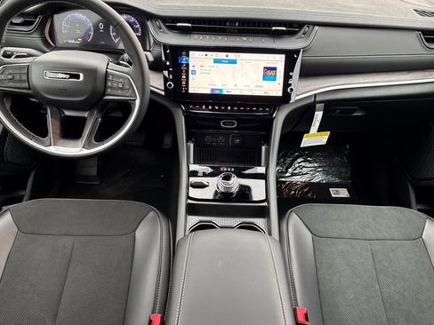 New 2026 Jeep Grand Cherokee Altitude image 12