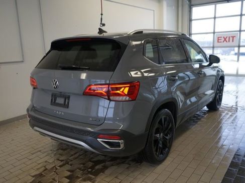 Used 2022 Volkswagen Taos SE image 13