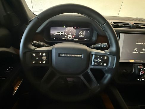 Used 2026 Land Rover Defender 130 X-Dynamic SE AWD/4WD image 10