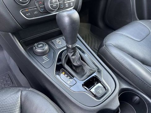 Used 2019 Jeep Cherokee Limited w/ Trailer Tow Group AWD/4WD image 28