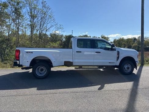 New 2026 Ford F350 XL w/ XL Chrome Package image 3