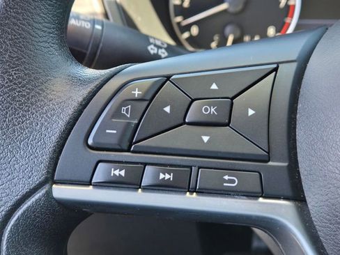 Used 2025 Nissan Altima 2.5 SV FWD image 18