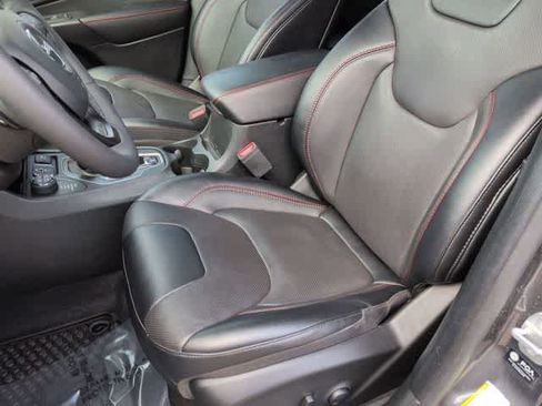 Used 2022 Jeep Cherokee Trailhawk w/ Premium Leather Package AWD/4WD image 16