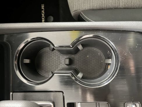 Used 2023 Nissan Rogue SV FWD image 22